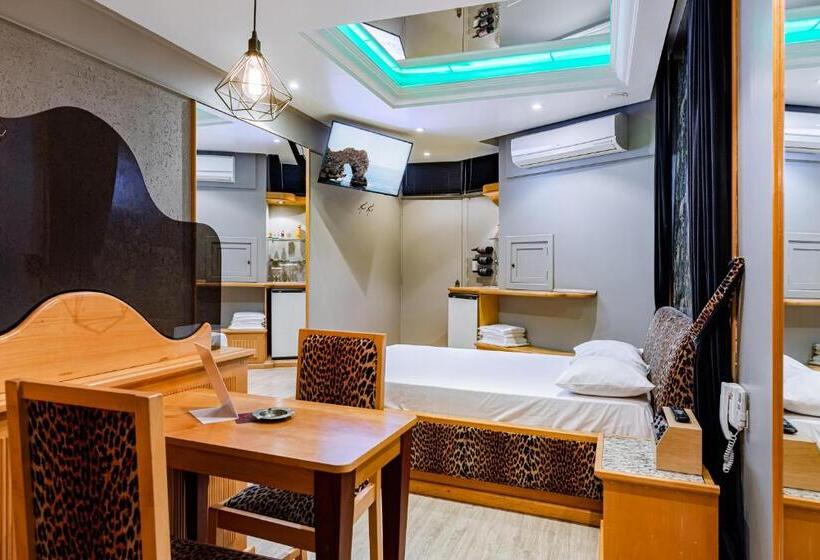 סוויטה דלוקס, Monn Cherry Motel