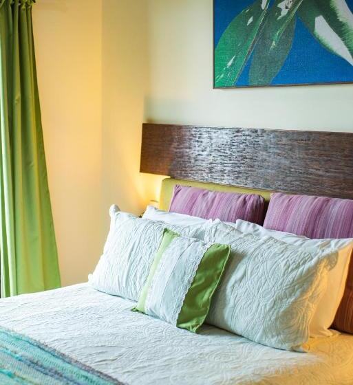 سوییت سوپریور با چشمانداز دریا, Pousada Olhos Verdes