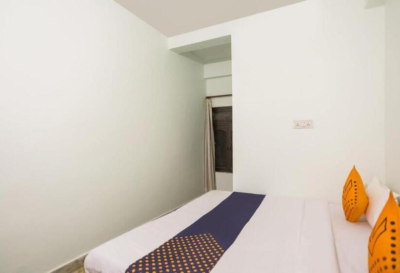 トリプルクラシックルーム, Spot On Sukanya Guest House