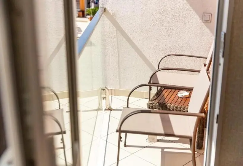 اتاق استاندارد سه تخته با بالکن, Riva Hill Resort Lankaran