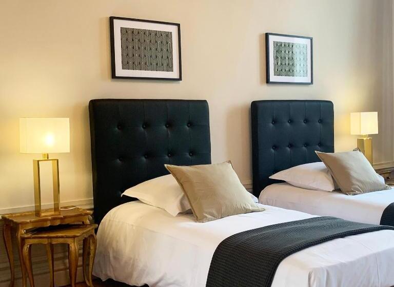 Cameră Familiară, Bucciali