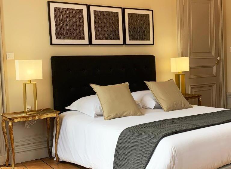 Cameră Familiară, Bucciali