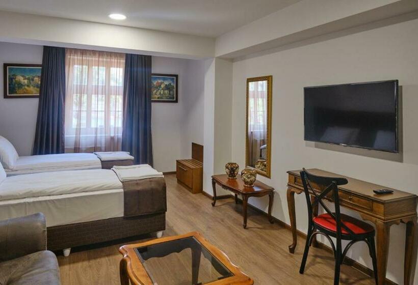 豪华工作室, Splendid