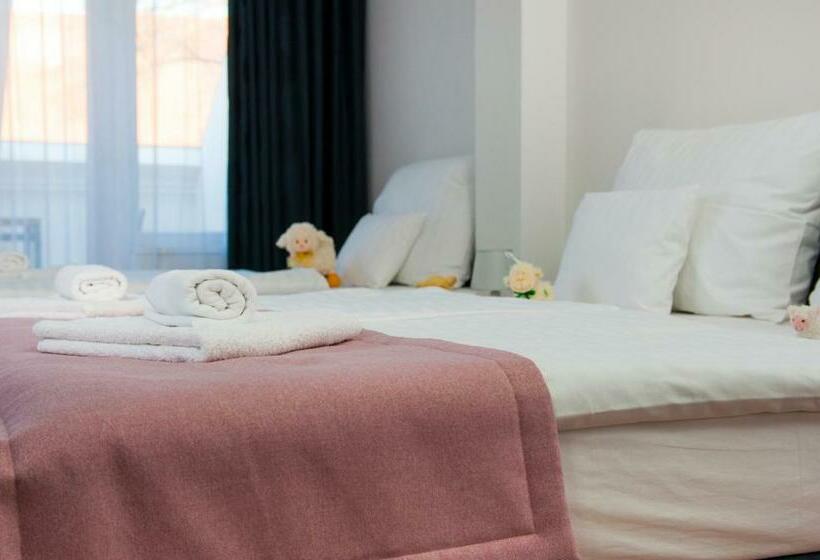 스탠다드 트리플 발코니 룸, Harangtorony Szálló