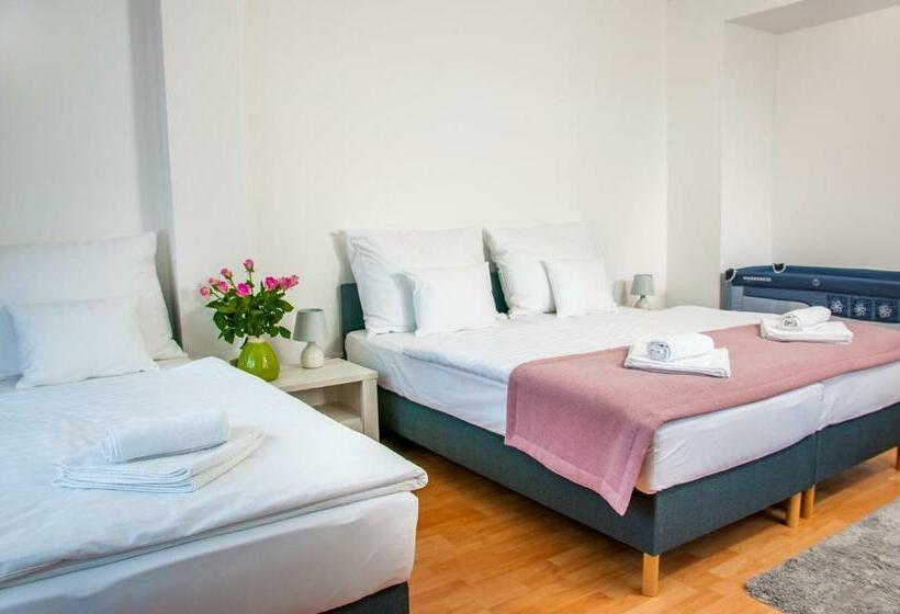 스탠다드 트리플 발코니 룸, Harangtorony Szálló