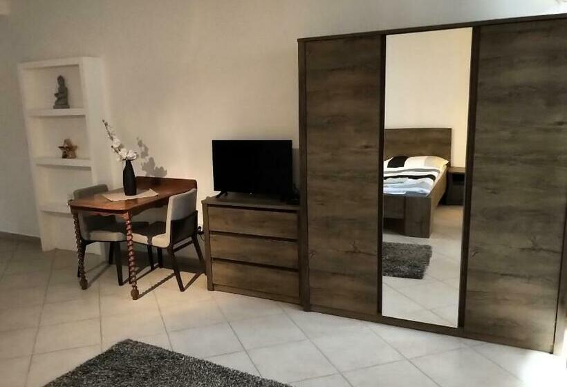 اتاق استاندارد با بالکن, Monelly Apartman