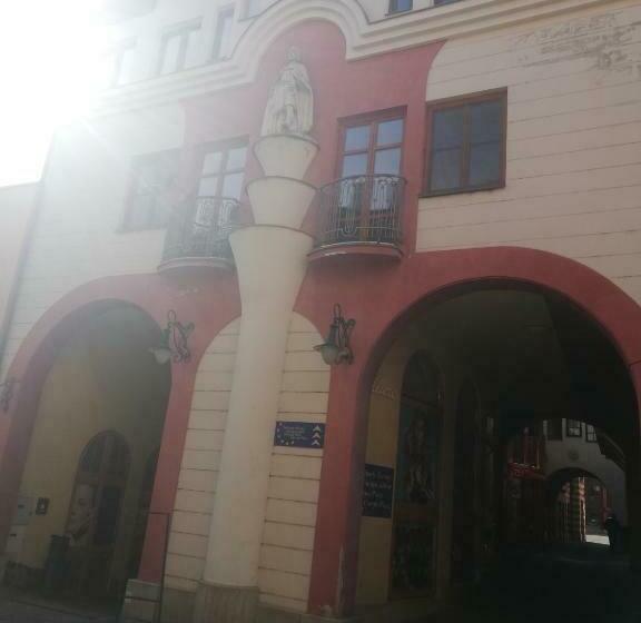 غرفة قياسية مزوَّدة بشُرفة, Monelly Apartman