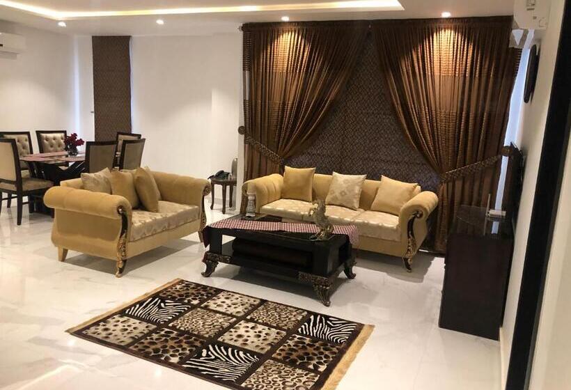اتاق لوکس با تخت بزرگ, Royal Guest House Lahore Cantt