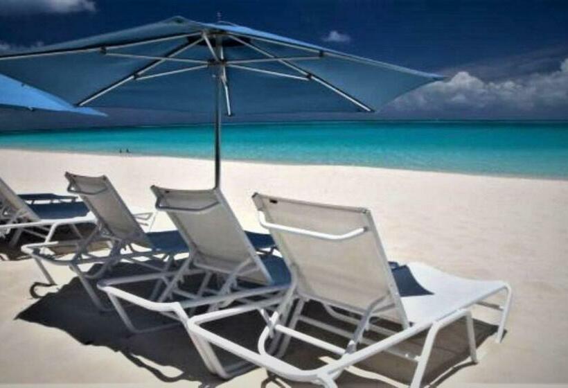 Deluxe Suite Sea View, Villa Renaissance Unit 205 Grace Bay Beach