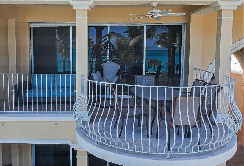 Deluxe Suite Sea View, Villa Renaissance Unit 205 Grace Bay Beach