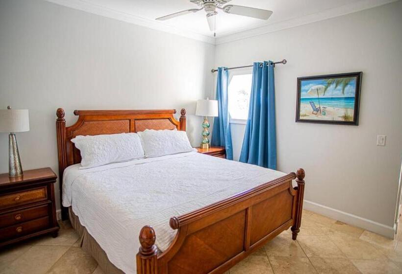 Deluxe Suite Sea View, Villa Renaissance Unit 205 Grace Bay Beach