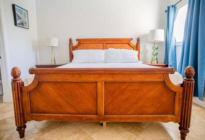 Deluxe Suite Sea View, Villa Renaissance Unit 205 Grace Bay Beach