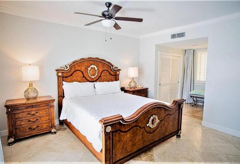 Deluxe Suite Sea View, Villa Renaissance Unit 205 Grace Bay Beach