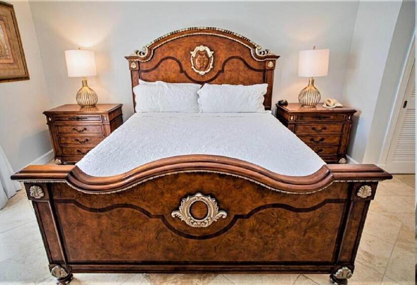 Deluxe Suite Sea View, Villa Renaissance Unit 205 Grace Bay Beach