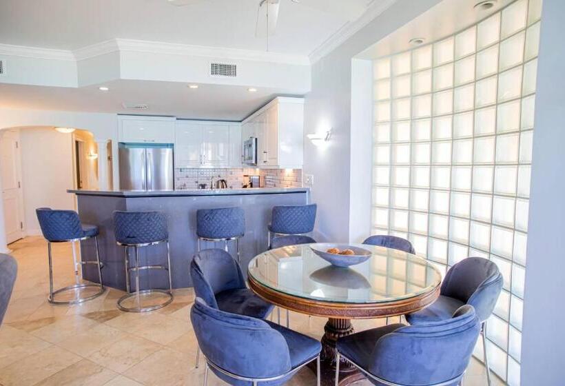 Deluxe Suite Sea View, Villa Renaissance Unit 205 Grace Bay Beach