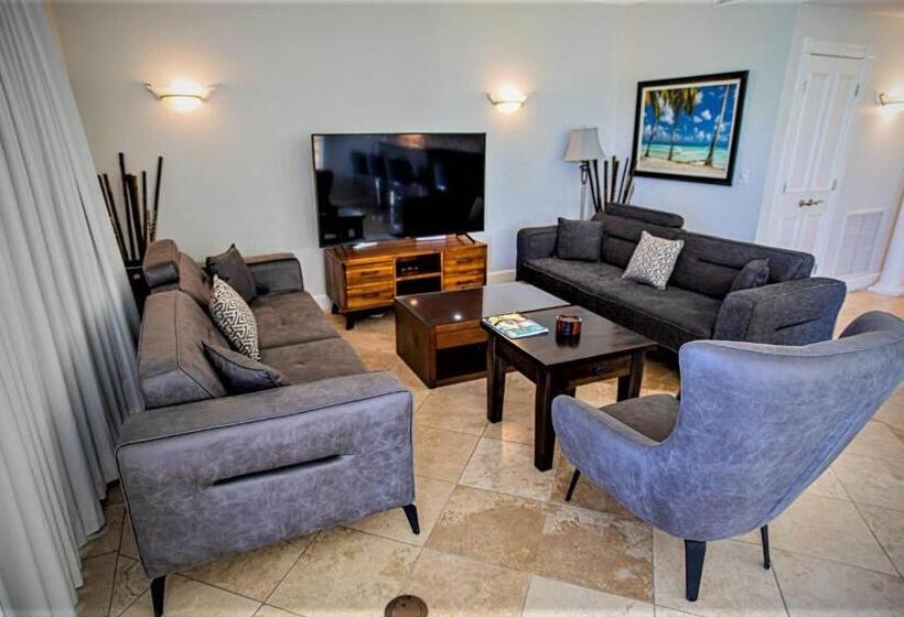Deluxe Suite Sea View, Villa Renaissance Unit 205 Grace Bay Beach