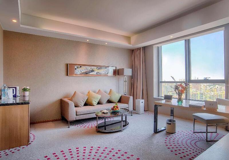 سوییت جونیور, Ema House Hotel Suites