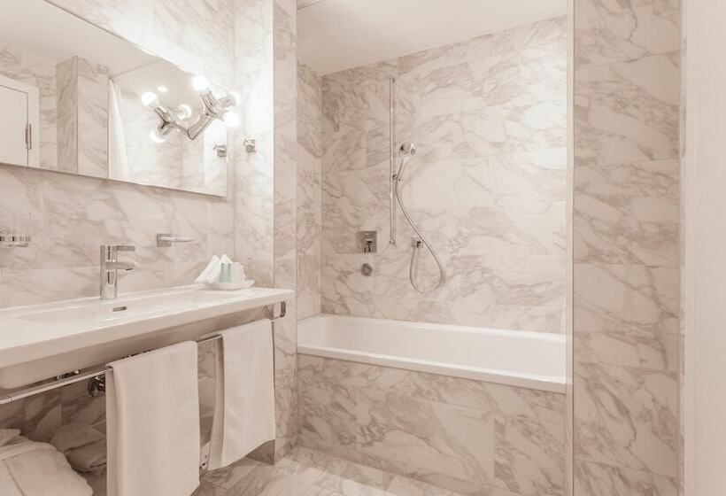 سوییت جونیور, Ema House Hotel Suites