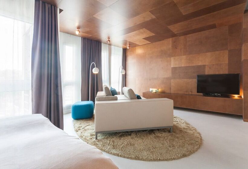 سوییت جونیور, Ema House Hotel Suites