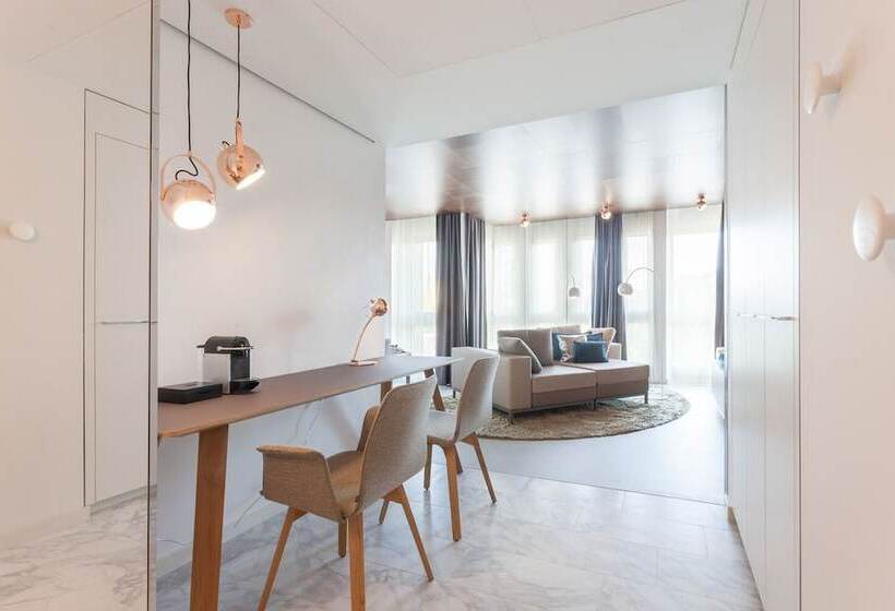 سوییت جونیور, Ema House Hotel Suites