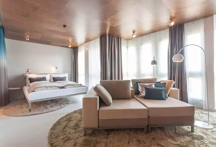 سوییت جونیور, Ema House Hotel Suites