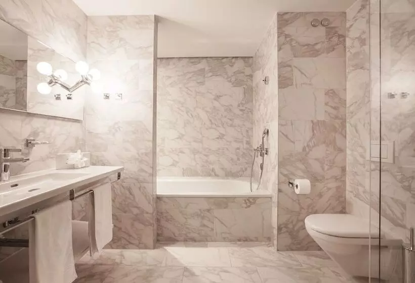 سوییت اجرایی, Ema House Hotel Suites