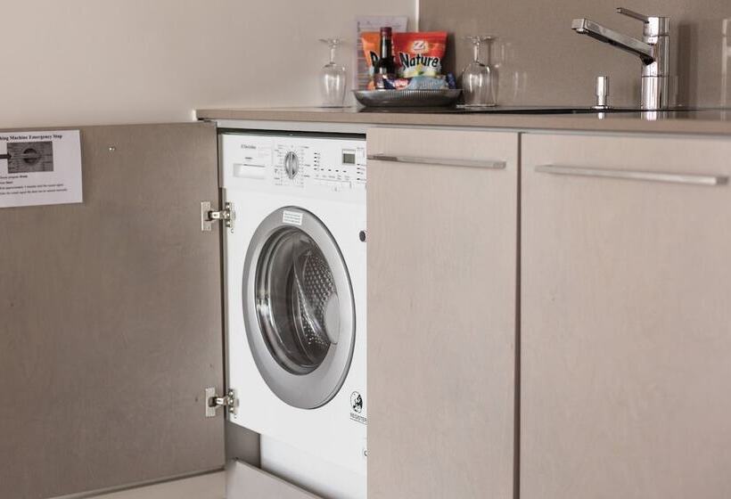 سوییت اجرایی, Ema House Hotel Suites