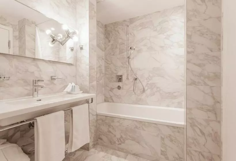 سوییت اجرایی, Ema House Hotel Suites