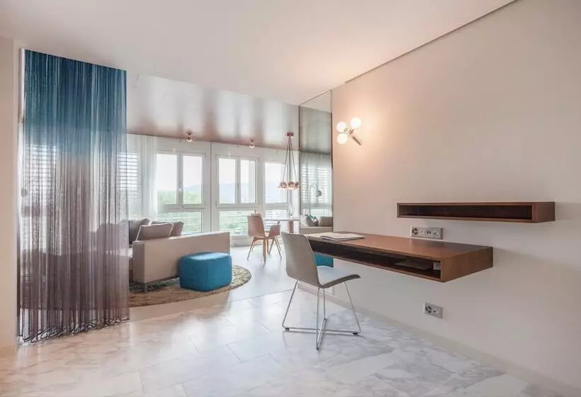 سوییت اجرایی, Ema House Hotel Suites