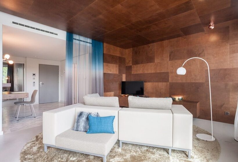 سوییت اجرایی, Ema House Hotel Suites