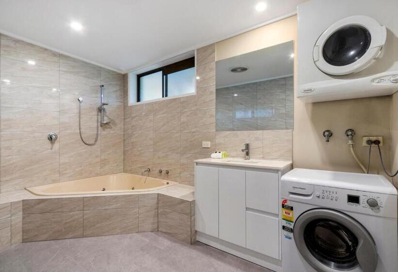 Студио Executive, Knox International Hotel And Apartments