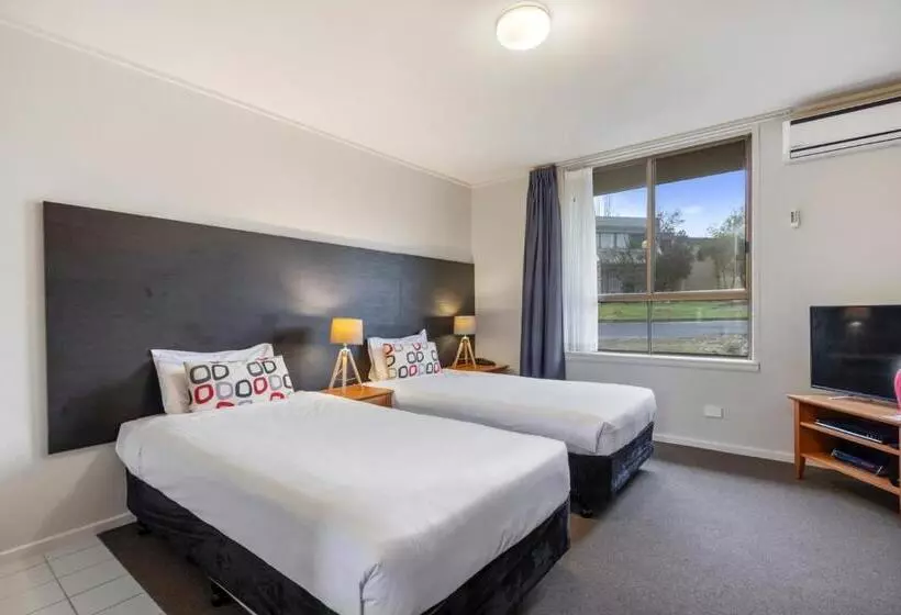 スタンダードスタジオ, Knox International Hotel And Apartments