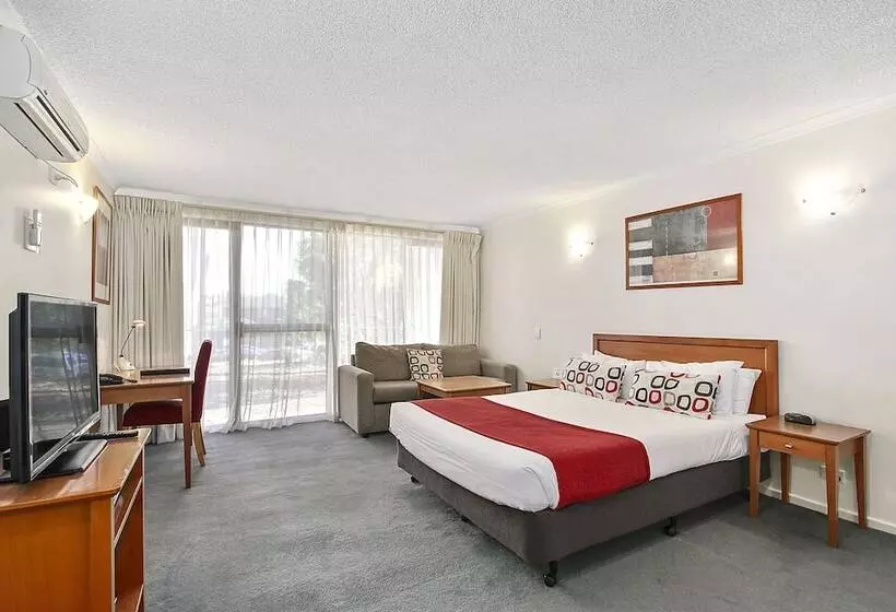 スタンダードスタジオ, Knox International Hotel And Apartments