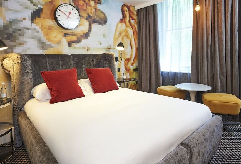 Номер Стандарт, Malmaison London