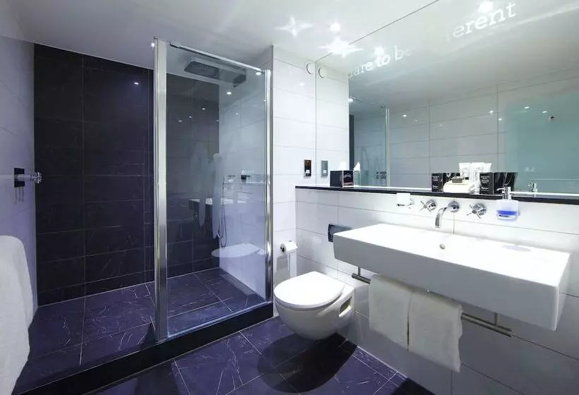 スタンダードルーム, Malmaison London