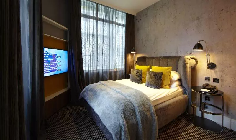 スタンダードルーム, Malmaison London
