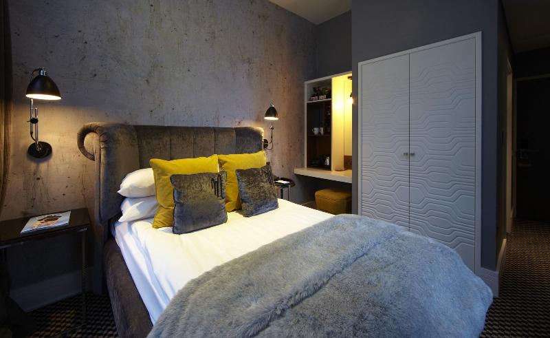 Номер Стандарт, Malmaison London