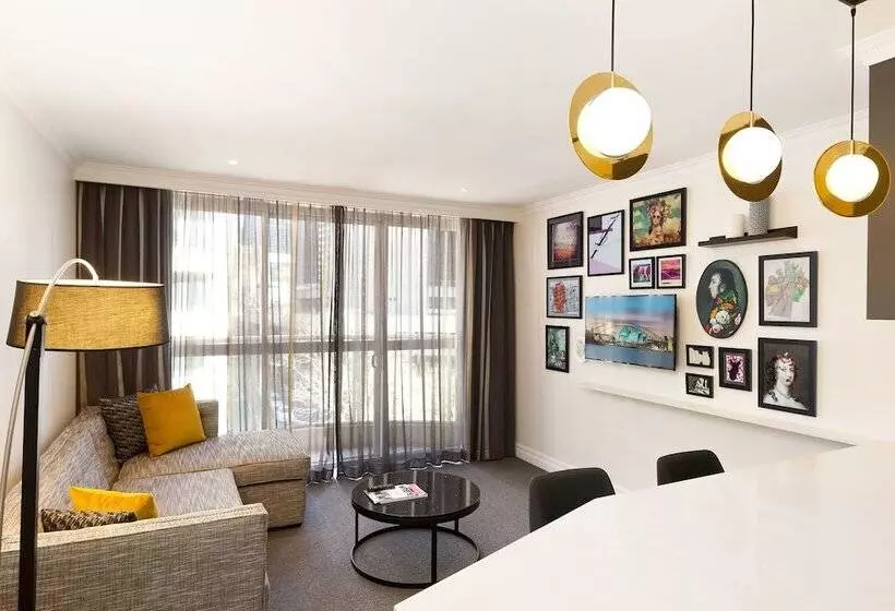 استودیو اجرایی, Mantra 2 Bond Street
