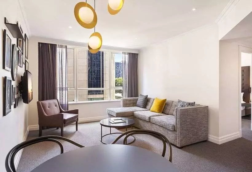 استودیو اجرایی, Mantra 2 Bond Street