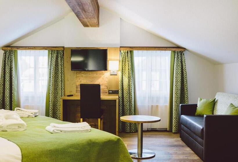 جناح جونيور, & Restaurant Zum Schwarzen Bären