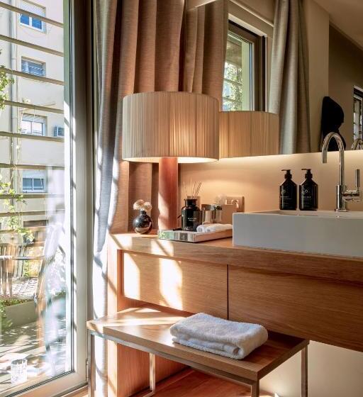 اتاق استاندارد, Sir Victor Hotel, Part Of Sircle Collection