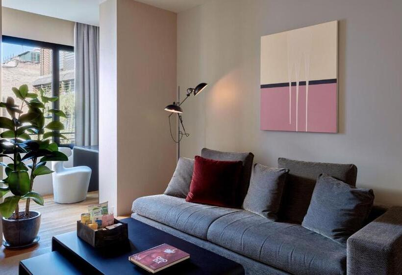 سوییت با چشمانداز باغ, Sir Victor Hotel, Part Of Sircle Collection