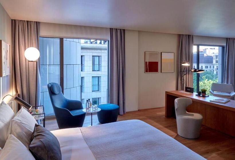 سوییت جونیور, Sir Victor Hotel, Part Of Sircle Collection