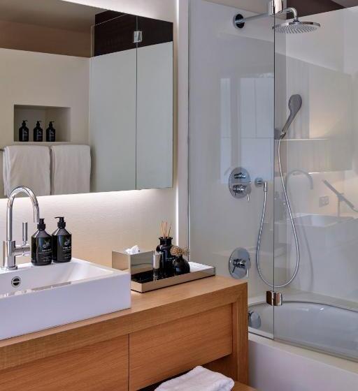 سوییت جونیور, Sir Victor Hotel, Part Of Sircle Collection