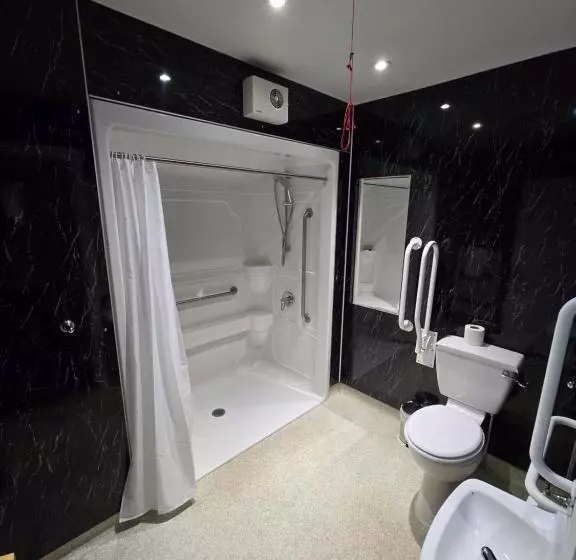 身障者適用スイートルーム, Staindrop Lodge ,sheffield, Trademark Collection By Wyndham