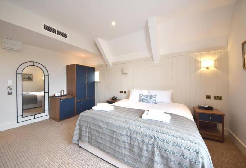 חדר משפחתי, The Elvetham