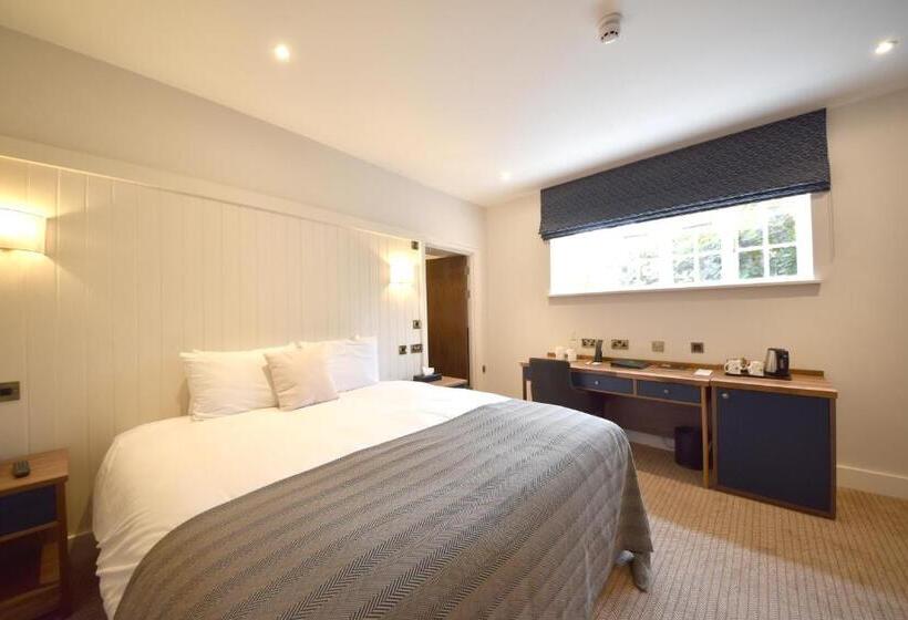 חדר משפחתי, The Elvetham