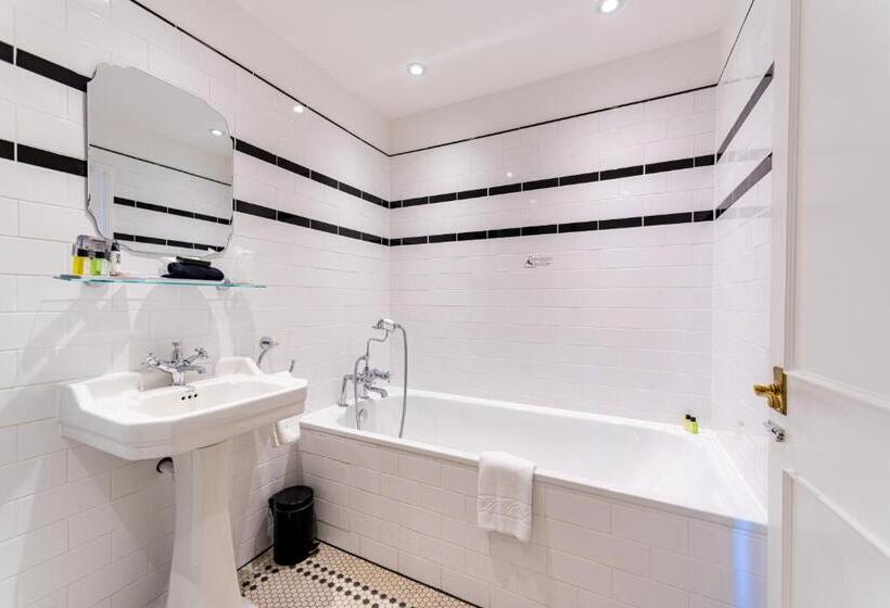 חדר דלוקס, The Elvetham