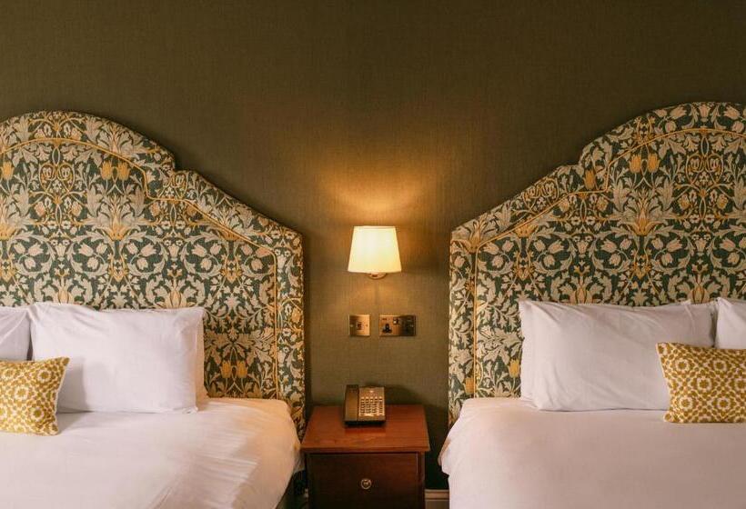 חדר משפחתי דלוקס, The Elvetham