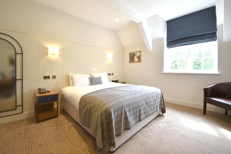 חדר משפחתי, The Elvetham